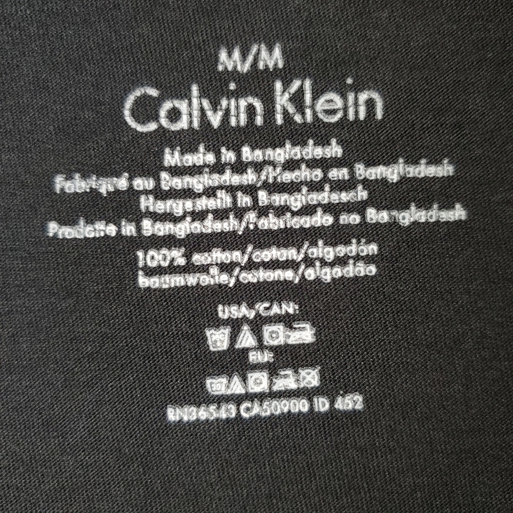 Calvin Klein Men's Short-sleeved V-neck T-shirt - Picture 3 of 4